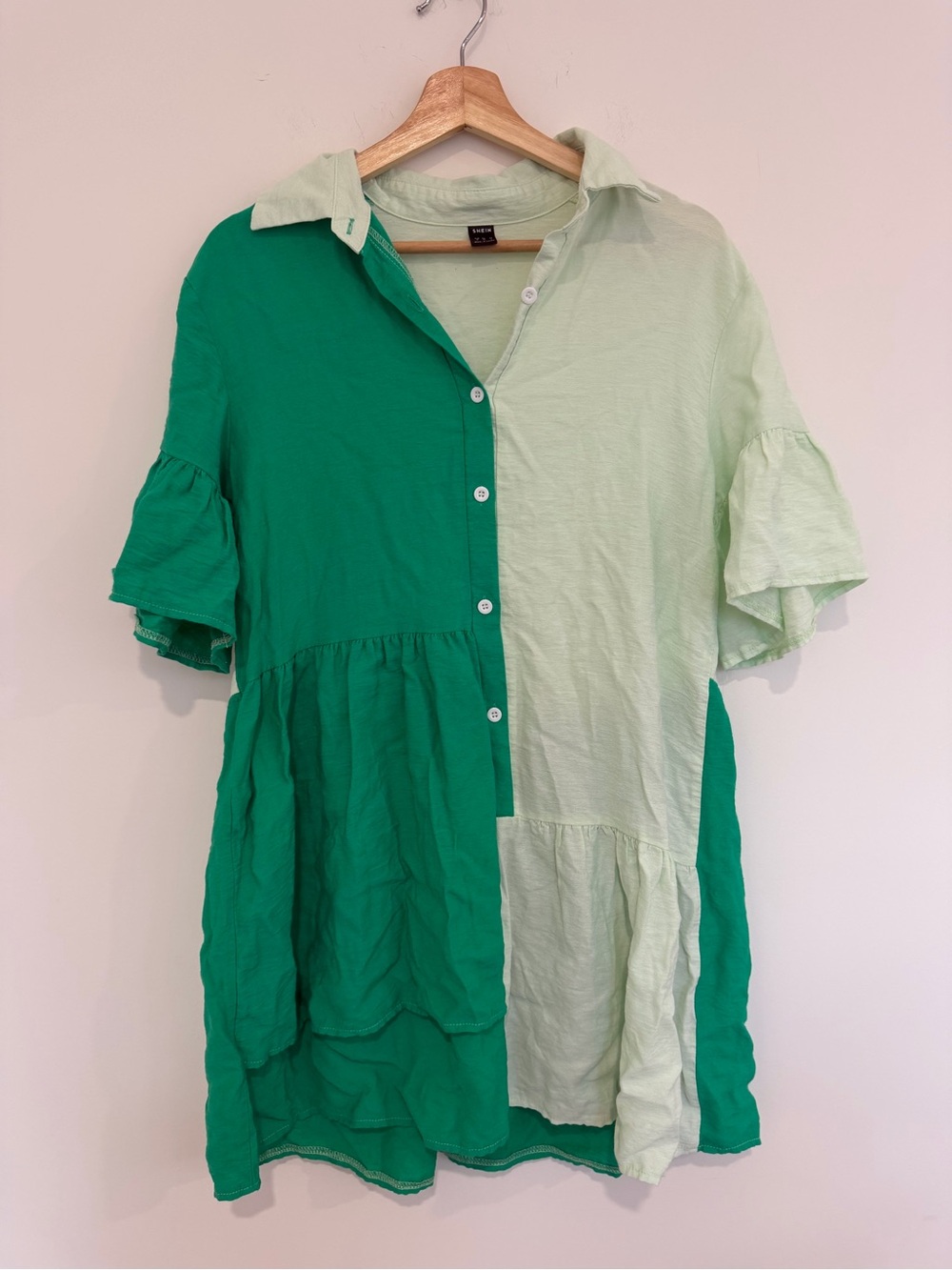 Two-Tone Green Tiered Button-Front Women's Top color block